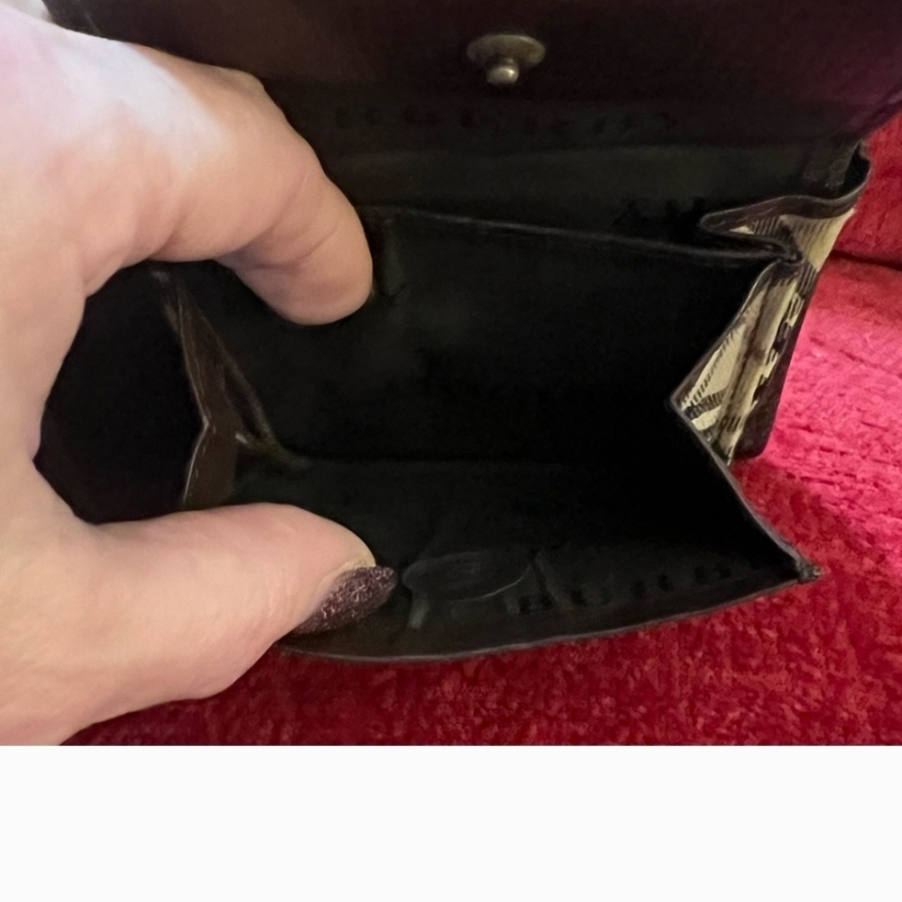 BURBERRY AUTHENTIC BROWN GRAINED LEATHER BIFOLD WITH NOVA CHECK INTERIOR ACCENTS - Picture 8 of 14